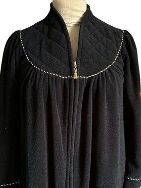 Vintage Vanity Fair U.S.A. Womens Size S Black Polyester Fleece Housecoat Robe